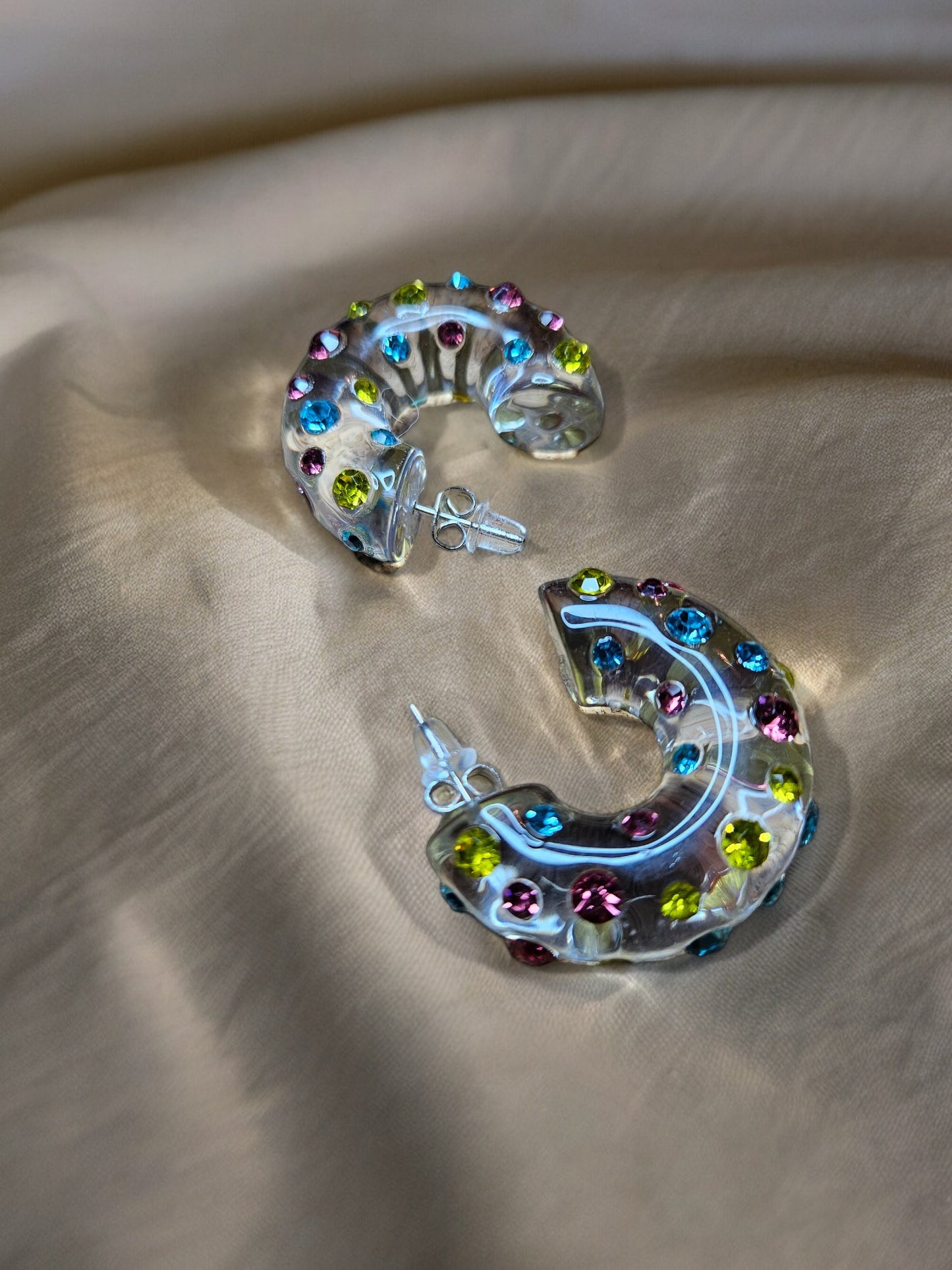 C-SHAPE RESIN EARRINGS