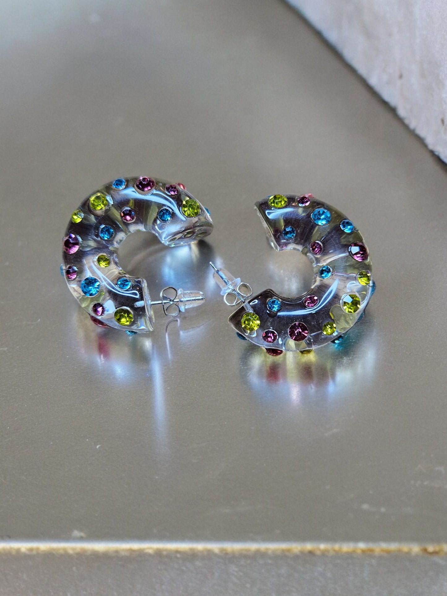 C-SHAPE RESIN EARRINGS