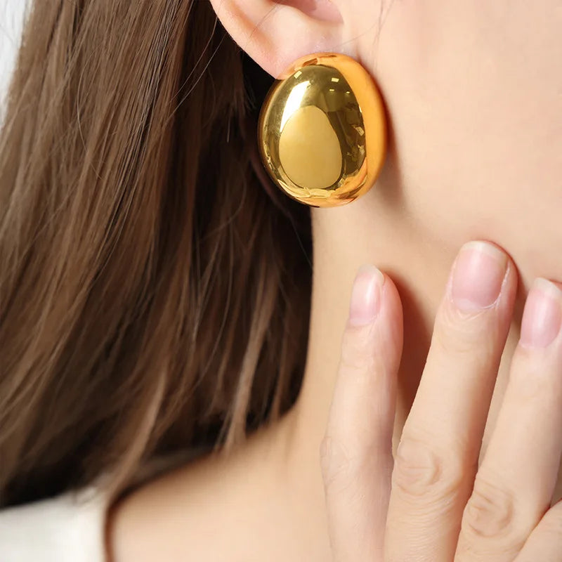 EXAGGERATED OVAL STUD EARRINGS